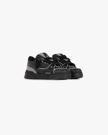 Studio Sneaker - Triple Black
